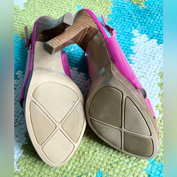 New BANDOLINO fuchsia pink patent leather peep toe sling backs with wood heel 8M - Picture 4 of 5